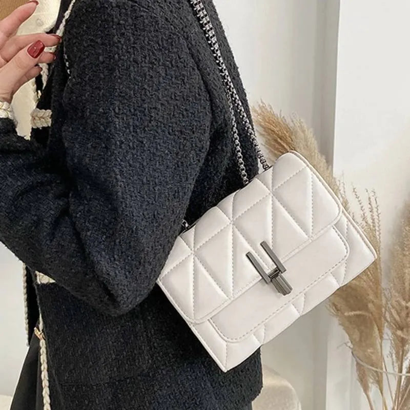 Bolsa Acolchoada com Alça de Corrente